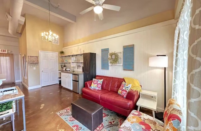 Haven at Hazel~Downtown Bungalow, cozy quarters for up to four, farmhouse chic.