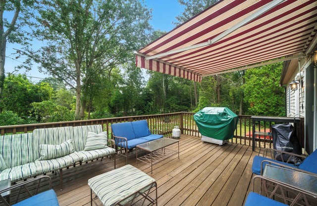 Haven in Hatchville - newly renovated home