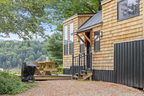 Haven Tiny House w hot tub on river near Stowe