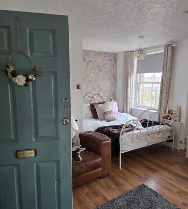 Havisham Studio Flat Rochester ME1 1XZ