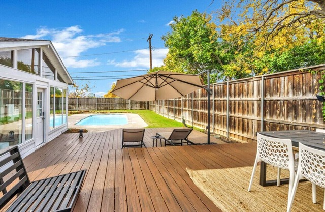 Hawaiian vibes w/Pool, Gaming Console and Firepit