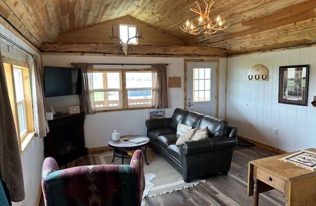 Hayfield Cabin 2, a place to get away from it all!nn