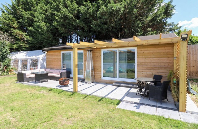 HAYMENS WHARF, family friendly, character holiday cottage in Wouldham