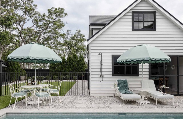 Hazel House: Luxury, country style with pool in the heart of historical Berry.