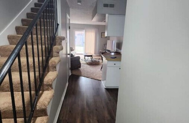 Heart of Bryant apartment F