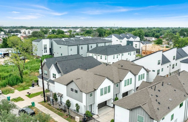 Heart of Houston Retreat Family Townhome by Museums & Parks