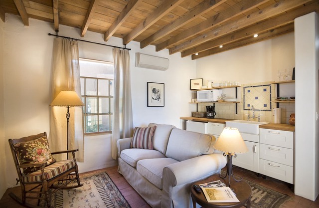 Heart of Santa Fe old adobe casa-Quick walk to Plaza, Railyard and Canyon Rd.