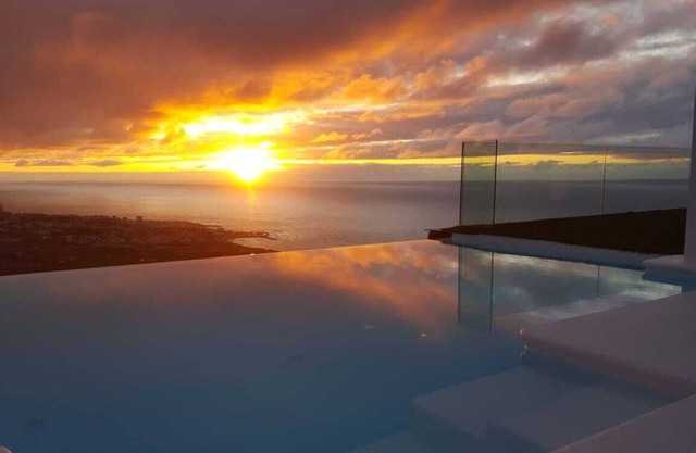 Heatable infinity pool, spectacular views