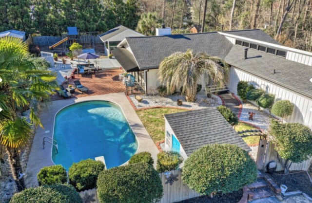 Heated pool-Hot tub-Dog friendly-3 Living spaces- 5BR; 4bath; 2mi to Master’s