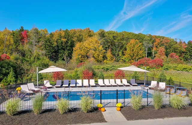 HEATED SALTWATER POOL, Pickleball. Higgins Beach Estate~sleeps 32. 12 min to DT