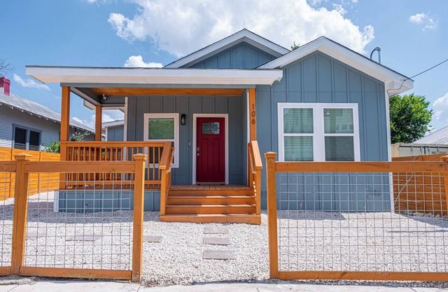 Heaven-sent Convenient 4BR/3BA Near Downtown