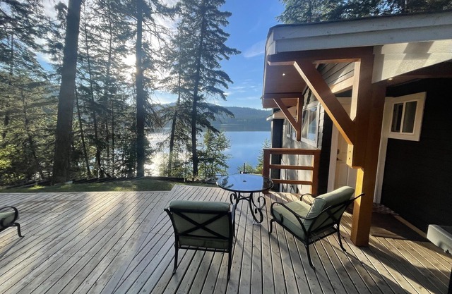 Heffley Lake House - Closed for the winter season - DM for the 2026 dates!