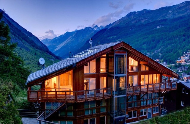 Heinz Julen Penthouse - A luxurious 4 bedroom Chalet located in Zermatt