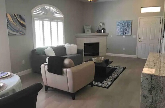 Henderson, NV, Upgraded, cozy, spacious condo