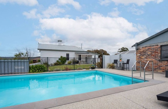 HENDERSONS in Gravelly Beach
