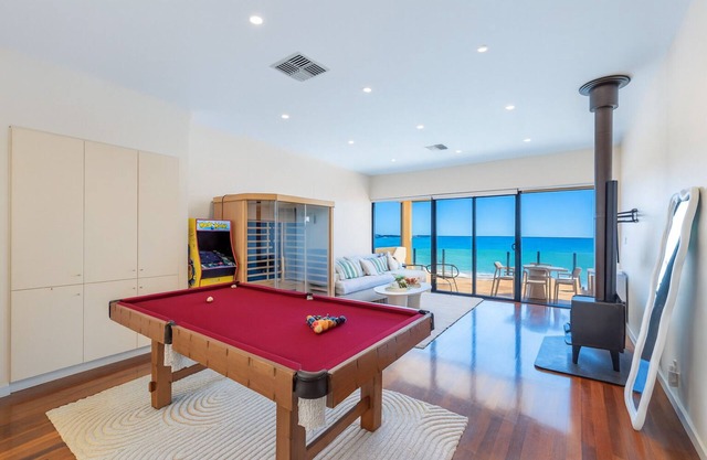 Henley Beachfront Luxury Home With Sauna Just 200m From Henley Square!