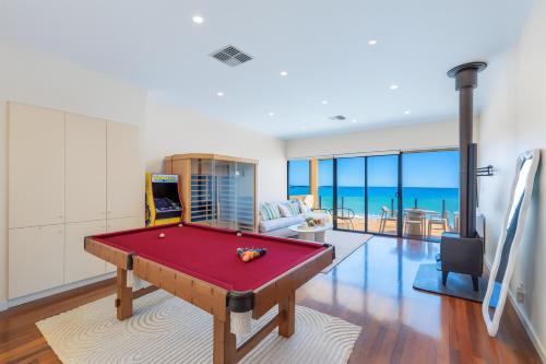 Henley Beachfront Luxury Home With Sauna Just 200m From Henley Square!