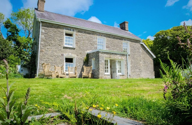 HENLLYS, pet friendly, with open fire in Newport, Pembrokeshire