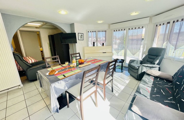 Henry 4: Charming apartment with terrace (and parking)