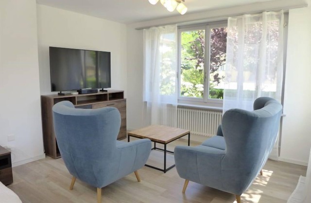 Henry's 100 by Interhome