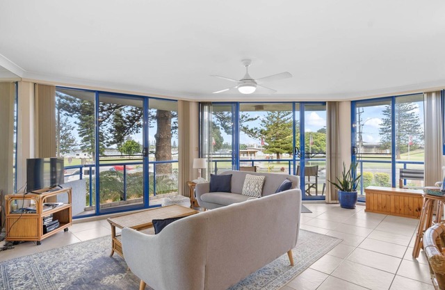 Heritage 102 - Central Tuncurry Location!