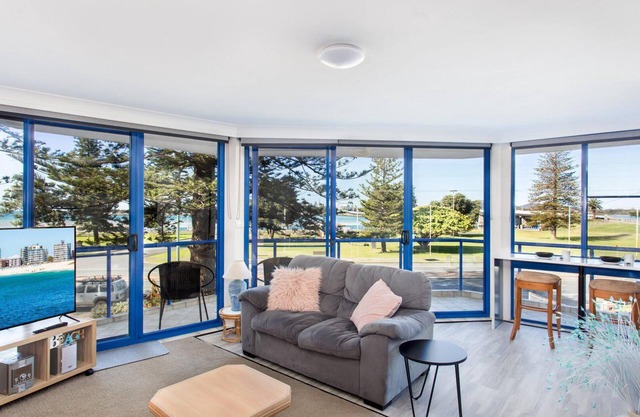Heritage 202 wonderful water views, air-conditioning and Wi-Fi