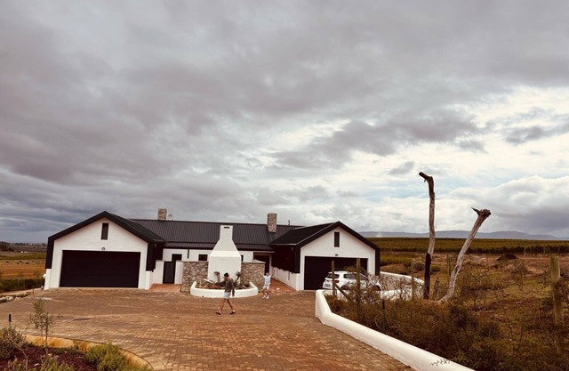 Hermanus - The Winefarm Villa on Escape Wine Farm