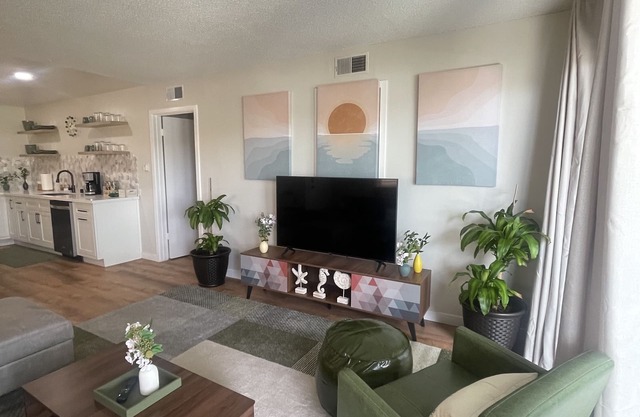 HERMOSA BEACH, CA - Walk to Pier, Beach, Restaurants & Shops.