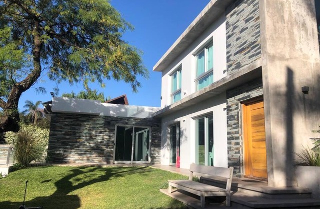 Hermosa Casa con Pileta cerca del Golf