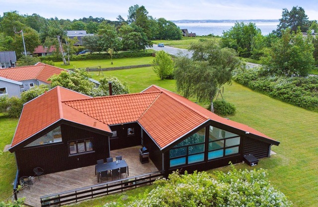 "Hermund" - 100m from the sea by Interhome