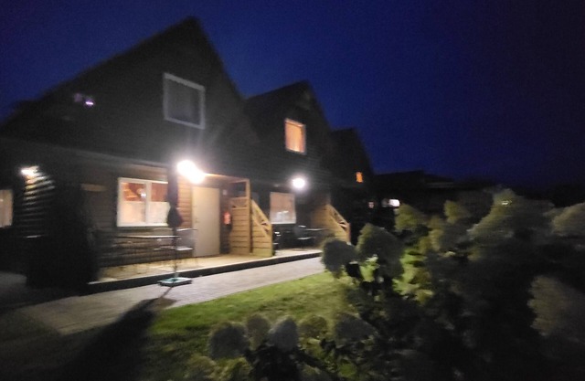 Hern - Spacious Two-Story Wooden Cottage for Tranquil Escapes