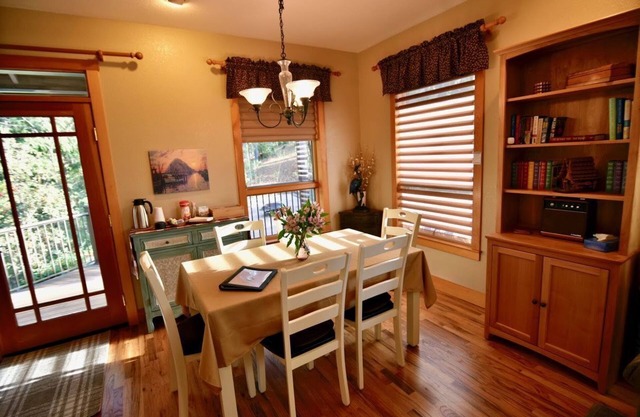 Heron Cottage - Tranquil Retreat