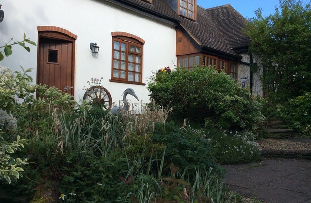 Heron View Riverside Retreat in Peaceful Rural Hamlet near Roman Town, Alcester