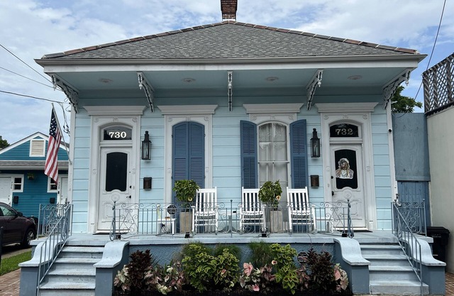 HGTV's BYWATER Beauty as seen on New Orleans Reno - Stunning spacious 1-bedroom
