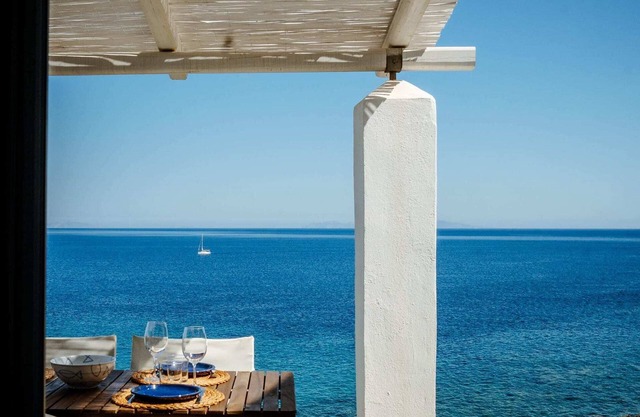 #HH03 Seafront villa overlooking Chrysopigi