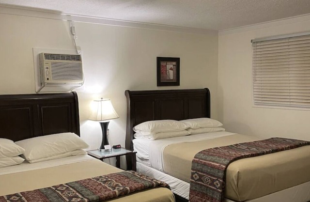 Hi-Way Motel