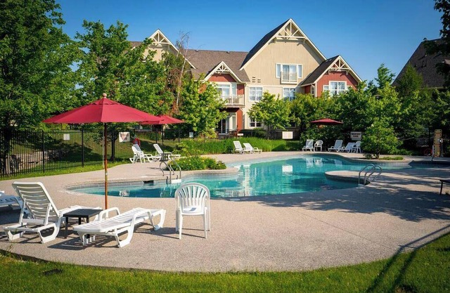 Hickory Ridge - Outdoor Pool/Walk to the Village