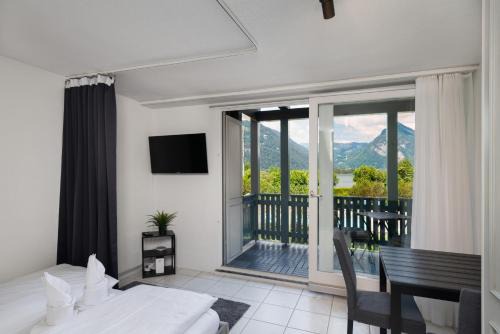 HID AG: Lakeview Studio mit Parkplatz und Balkon