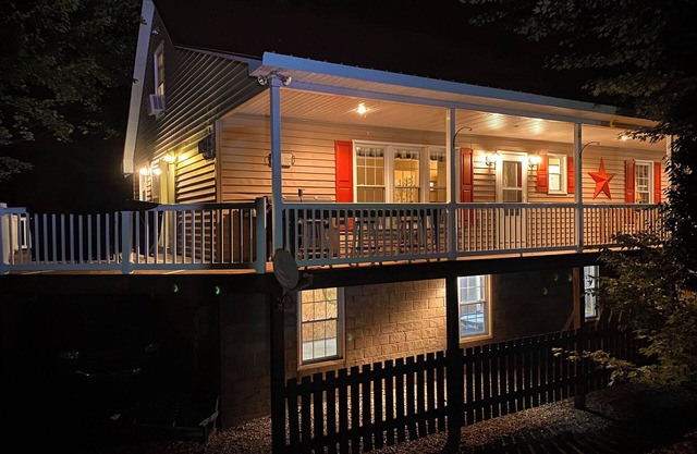 Hidden Bliss-Large 4 bedroom home at Mt Storm Lake