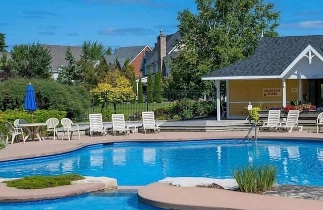 Hidden Gem! Amazing end unit town home