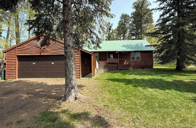 Hidden Haven in Terry Peak with hot tub
