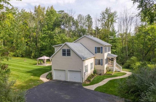 Hidden High Falls 4BR Oasis on 3 acres by trail!