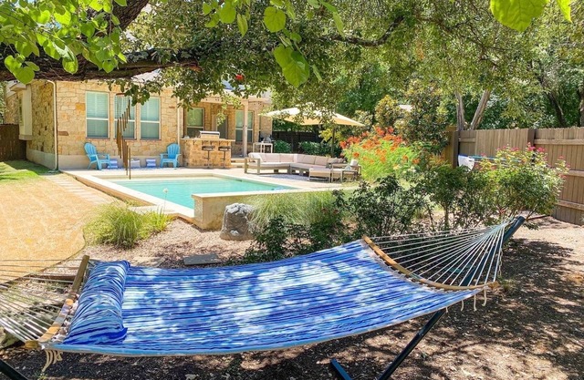 Hidden Luxe Oasis w/Pool 15 min to DT ATX!