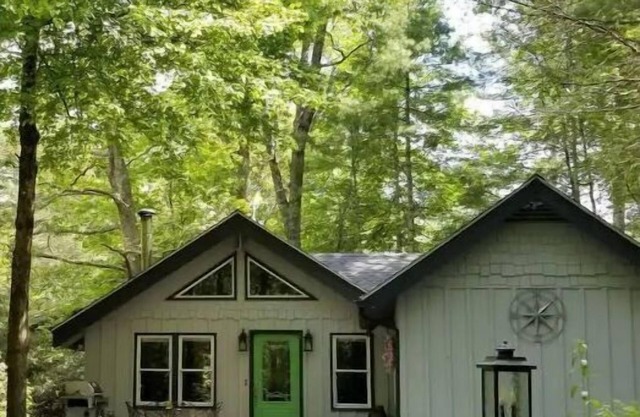 Hidden Nest in Linville Landharbor. Only minutes from Grandfather Mountains
