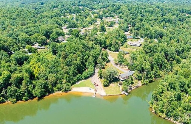 Hidden Oasis Lake House Hickory