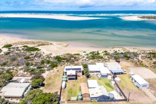 Hide Away at the Murray Mouth