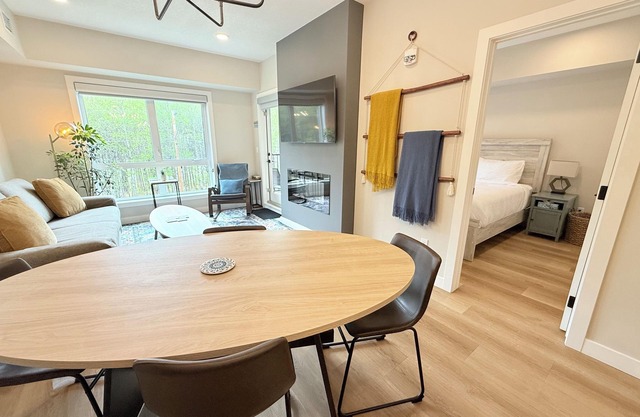 Hideaway/Mountain Views/Balcony/Pool/Air Conditioning/Lockable Bike Storage