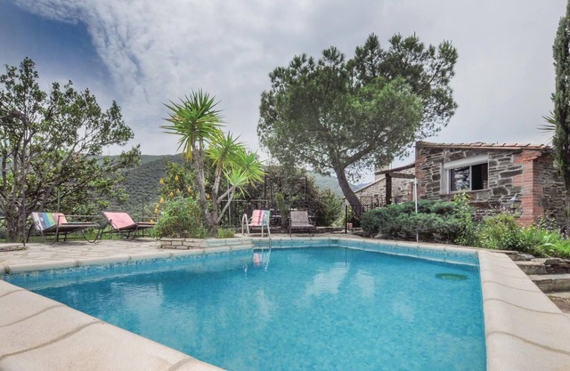 High and spacious vacation home with views of the Pyrenees and the Pic du Canigou.