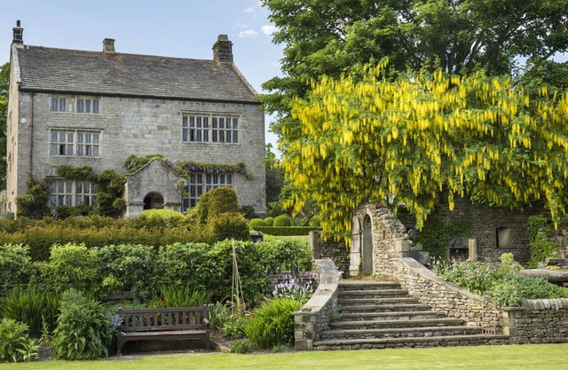 HIGH HALL, family friendly, with hot tub in Appletreewick