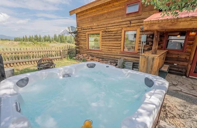 High Life Ranch- Secluded Cabin w/hot tub!
